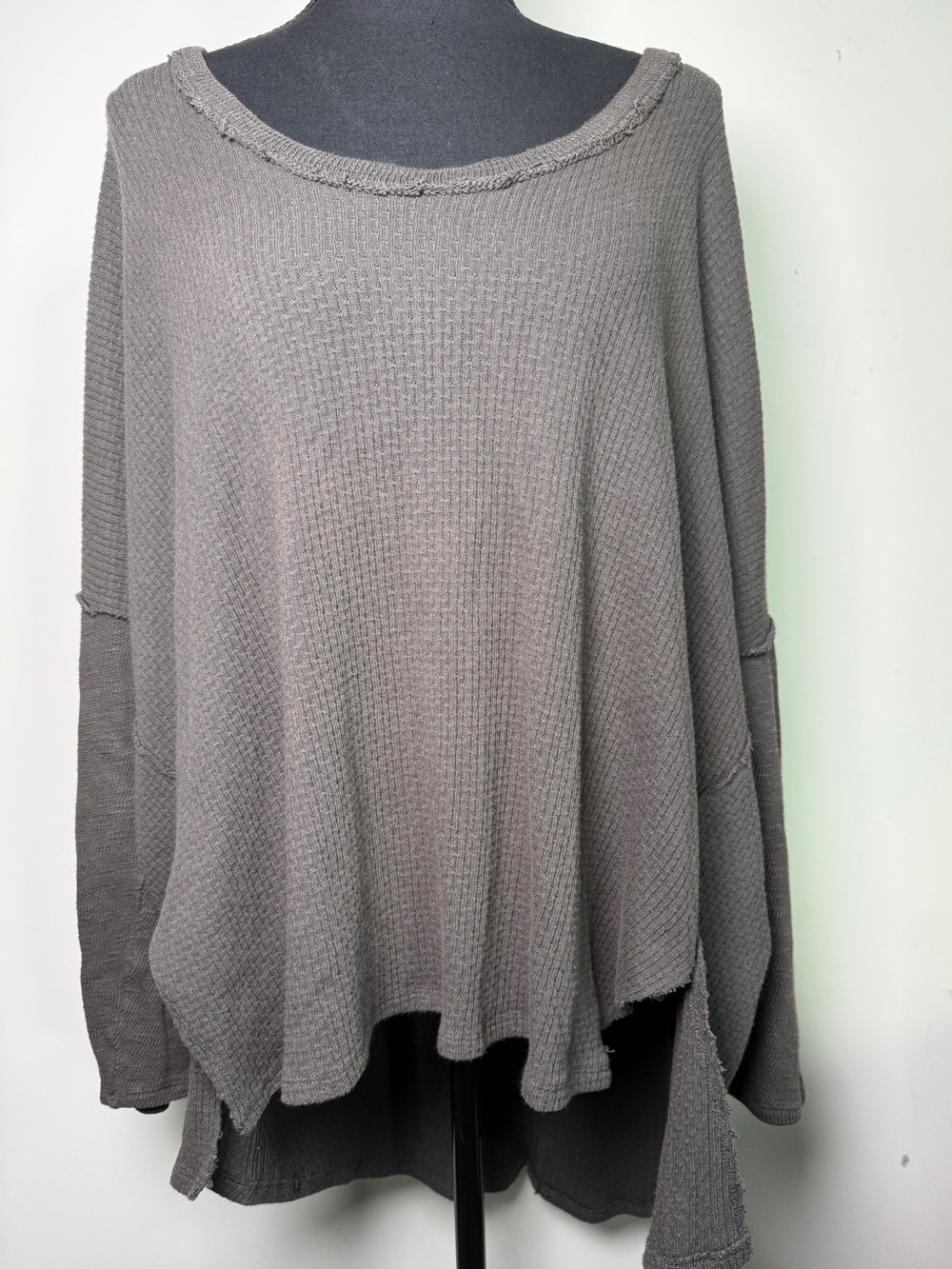 We The Free Oversized Waffle Thermal Top Grey Raw Hem Long Sleeve Sz XS